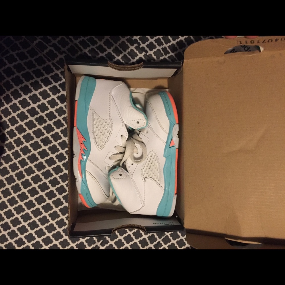 Youth 8c Jordan 5 V retro GT gently used